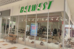 Комплексное оформление магазина BELWEST в ТЦ Шоколад г. Пермь